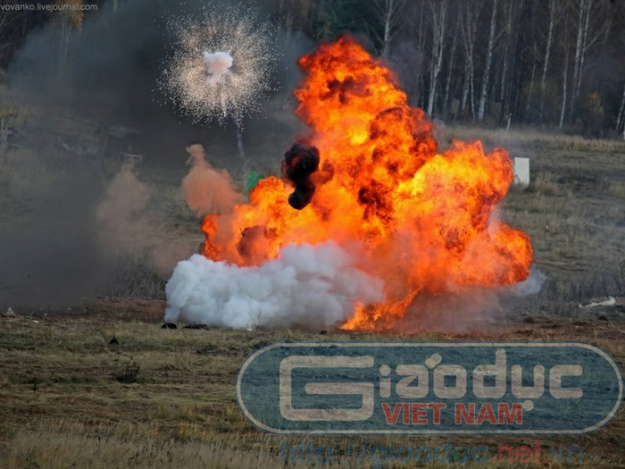 Xe bọc thép chở bộ binh 8 bánh BTR-90. Xe bọc thép chở bộ binh 8 bánh BTR-90.