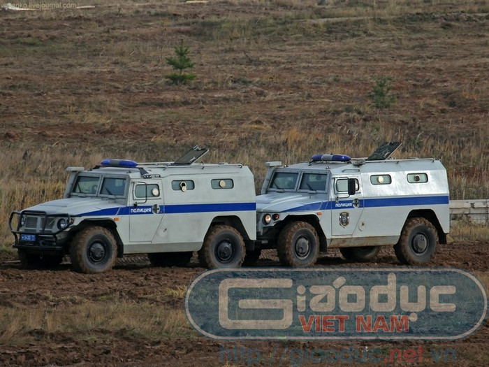 Xe bọc thép dành cho cảnh sát Xe bọc thép dành cho cảnh sát