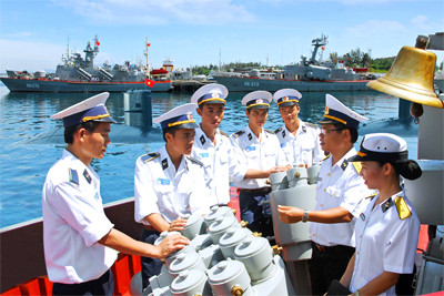 Tham quan hệ thống vũ khí trên tàu tên lửa Tham quan hệ thống vũ khí trên tàu tên lửa