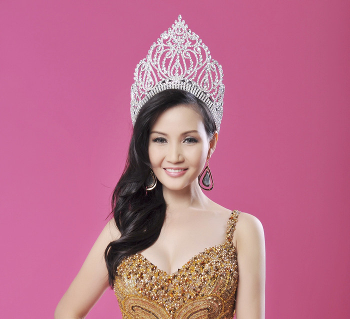 Hoa hậu quý bà Sonya: "Thú thực, ở bên Mỹ này ngôi vị hoa hậu cũng không phải là điều gì to tát đâu...".