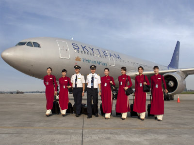 Vietnam Airlines sẽ bán khoảng 331 triệu cổ phần ra bên ngoài khi tiến hành IPO. Vietnam Airlines sẽ bán khoảng 331 triệu cổ phần ra bên ngoài khi tiến hành IPO.