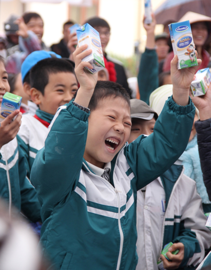 Quỹ sữa Vươn Cao Việt Nam đến với trẻ em huyện đảo Cô Tô, Quảng Ninh. Quỹ sữa Vươn Cao Việt Nam đến với trẻ em huyện đảo Cô Tô, Quảng Ninh.