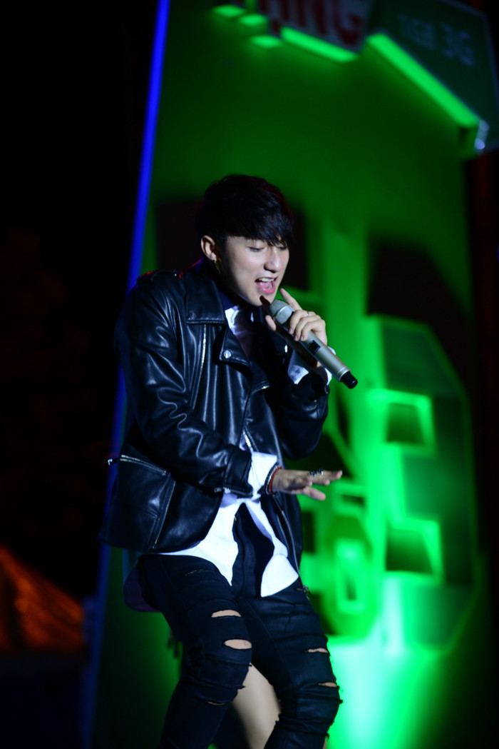 Sơn Tùng MTP tiếp tục "đụng độ" Noo Phước Thịnh trong chương trình Ngày hội Neo 3 tại Đà Nẵng. Sơn Tùng MTP tiếp tục "đụng độ" Noo Phước Thịnh trong chương trình Ngày hội Neo 3 tại Đà Nẵng.