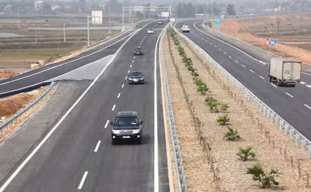 Cao tốc Nội Bài - Lào Cai giảm thời gian từ Hà Nội đi Lào Cai chỉ còn 3,5 tiếng so với 7 tiếng trước đây