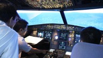 Các phi công bay thử nghiệm đường bay thẳng từ Hà Nội đi TP HCM qua không phận Lào, Campuchia trên hệ thống buồng lái giả định...