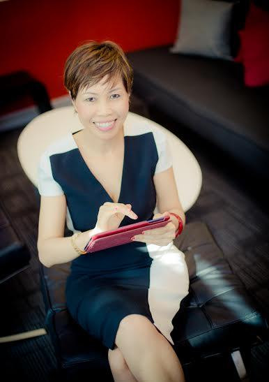 Bà Đinh Thanh Hương, Tổng giám đốc hãng phim Thiên Ngân (GALAXY) nói về hiện tượng “Sống cùng lịch sử”... Bà Đinh Thanh Hương, Tổng giám đốc hãng phim Thiên Ngân (GALAXY) nói về hiện tượng “Sống cùng lịch sử”...