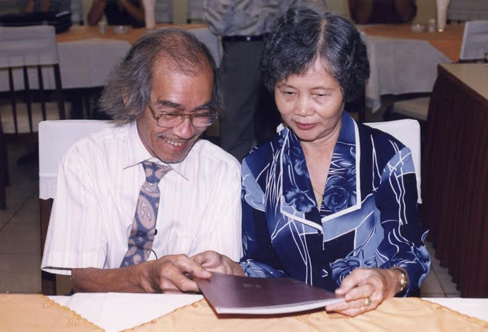 Cố nhạc sĩ Hoàng Hà, tác giả &quot;Đất nước trọn niềm vui&quot; và vợ.