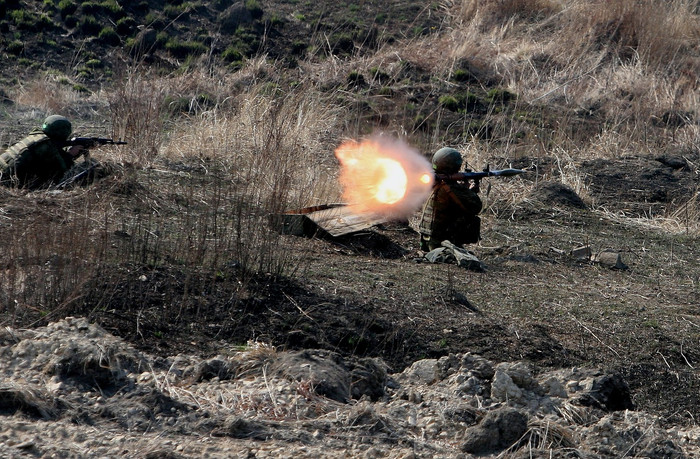 Bắn hỏa lực diệt tăng, lô cốt