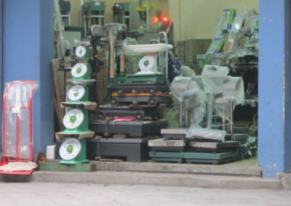 Phố chế cân "điêu" luôn rất "ăn khách".