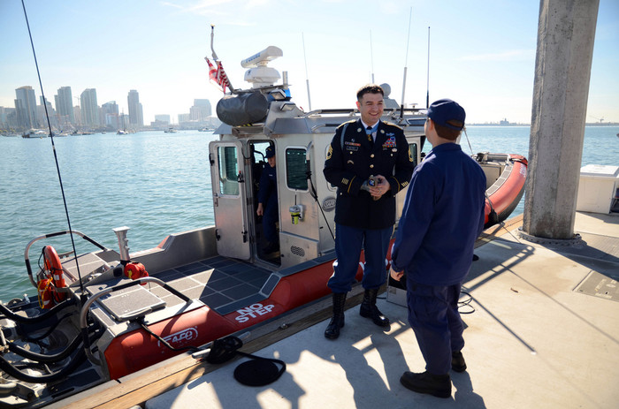 Các thủy thủ Mỹ ở San Diego, California ngày 25/1/2012 Các thủy thủ Mỹ ở San Diego, California ngày 25/1/2012