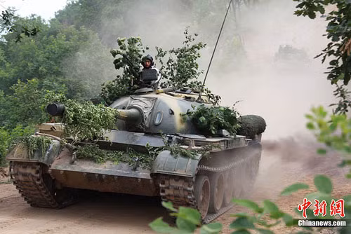 Tiểu đoàn tăng của Quân khu Thẩm Dương TQ tập trận bắn đạn thật