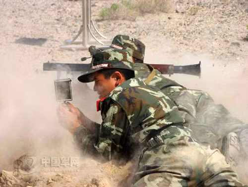 Tiểu đoàn tăng của Quân khu Thẩm Dương TQ tập trận bắn đạn thật