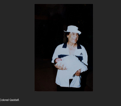 Tất cả những bức hình này đã được nhiếp ảnh gia Tyler Hicks ghi lại và hiện đang được đăng trên tờ New York Times. Tất cả những bức hình này đã được nhiếp ảnh gia Tyler Hicks ghi lại và hiện đang được đăng trên tờ New York Times.