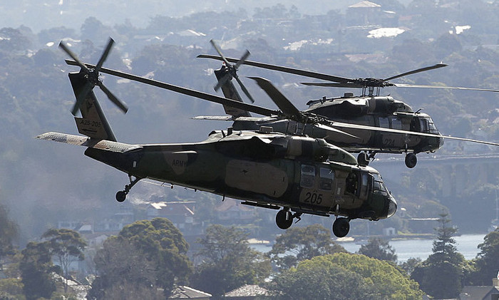 UH-60 Black Hawk là một máy bay trực thăng đa dụng bốn cánh quạt, hai động cơ hạng trung do Sikorsky Aircraft của Mỹ chế tạo.