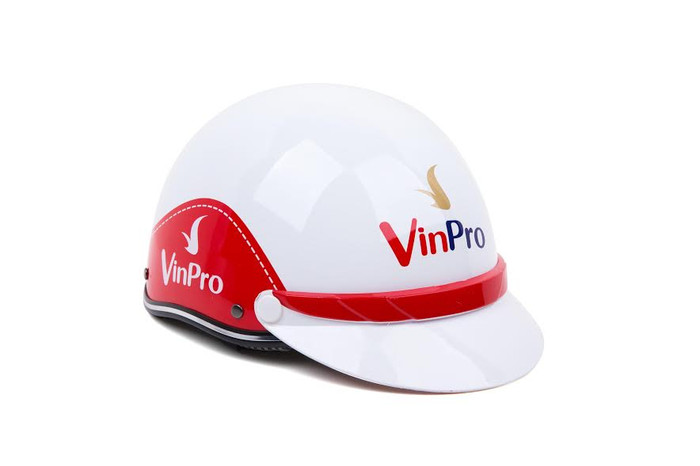 Mũ bảo hiểm đạt chuẩn siêu đẹp và sành điệu được VinPro tặng cho chủ thẻ VinGroup Card. Mũ bảo hiểm đạt chuẩn siêu đẹp và sành điệu được VinPro tặng cho chủ thẻ VinGroup Card.