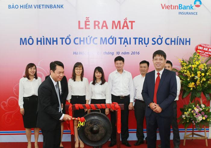 Ông Lê Tuấn Dũng - Tổng Giám đốc VBI đánh chiêng ra mắt mô hình tổ chức mới Ông Lê Tuấn Dũng - Tổng Giám đốc VBI đánh chiêng ra mắt mô hình tổ chức mới
