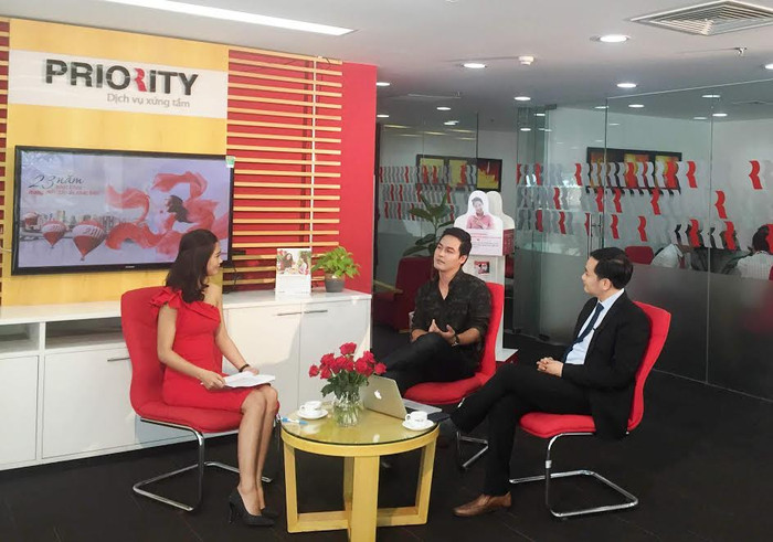 MC Phan Anh xuất hiện trong số Livestream đầu tư vấn tài chính. MC Phan Anh xuất hiện trong số Livestream đầu tư vấn tài chính.