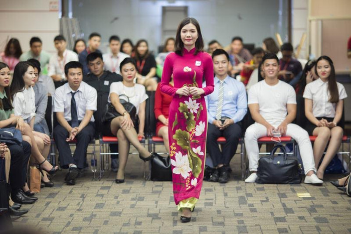 Thí sinh dự tuyển Tiếp viên hàng không tại Vietjet.