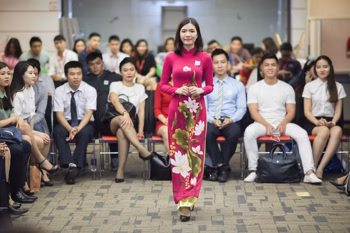 Thí sinh dự tuyển Tiếp viên hàng không tại Vietjet.