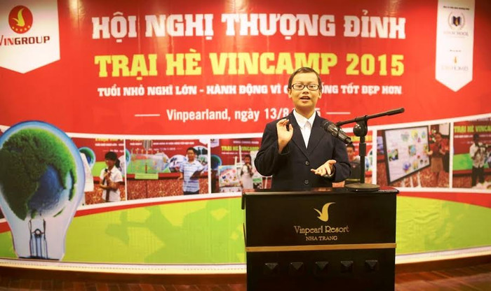 Hội nghị thượng đỉnh tại VinCamp được tổ chức theo mô hình Hội nghị của Liên hợp quốc, bàn về vấn đề “Ảnh hưởng của thế giới ảo đến cuộc sống thực của thanh thiếu niên”. Hội nghị thượng đỉnh tại VinCamp được tổ chức theo mô hình Hội nghị của Liên hợp quốc, bàn về vấn đề “Ảnh hưởng của thế giới ảo đến cuộc sống thực của thanh thiếu niên”.