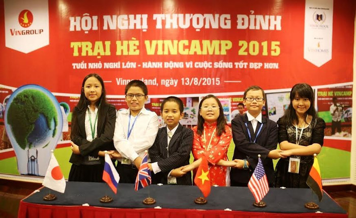 Hội nghị thượng đỉnh đặc biệt này được tổ chức trong khuôn khổ Trại hè VinCamp 2015 – mô hình trại hè “đào tạo những chủ nhân tương lai” được khởi xướng từ tháng 6/2015 bởi Tập đoàn Vingroup. Đây là sân chơi mới đầy hấp dẫn và ý nghĩa dành cho các công dân tương lai, truyền cảm hứng để cùng thay đổi thế giới, ươm mầm và lan tỏa tinh thần sống chủ động, có trách nhiệm vì một cuộc sống tốt đẹp hơn. Hội nghị thượng đỉnh đặc biệt này được tổ chức trong khuôn khổ Trại hè VinCamp 2015 – mô hình trại hè “đào tạo những chủ nhân tương lai” được khởi xướng từ tháng 6/2015 bởi Tập đoàn Vingroup. Đây là sân chơi mới đầy hấp dẫn và ý nghĩa dành cho các công dân tương lai, truyền cảm hứng để cùng thay đổi thế giới, ươm mầm và lan tỏa tinh thần sống chủ động, có trách nhiệm vì một cuộc sống tốt đẹp hơn.