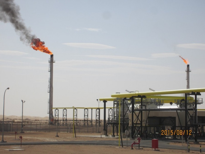 Ngọn đuốc đã rực cháy tại Trung tâm xử lý ở Bir Seba. Ngọn đuốc đã rực cháy tại Trung tâm xử lý ở Bir Seba.