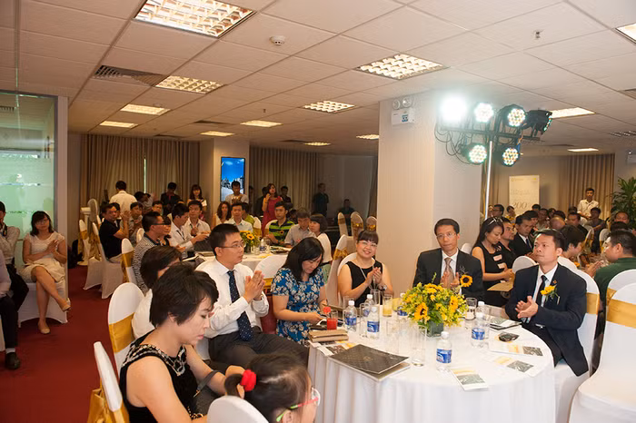 Đã có gần 300 khách hàng tới tham dự lễ mở bán và ngay trong ngày đầu tiên, 45 căn biệt thự đã có chủ.