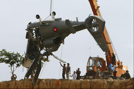 Trực thăng do TQ viện trợ cho Campuchia bị rơi cách đây vài ngày Trực thăng do TQ viện trợ cho Campuchia bị rơi cách đây vài ngày