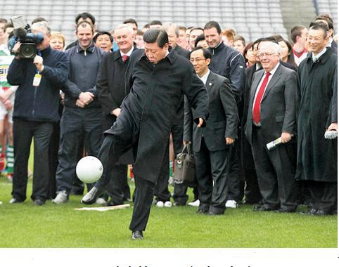 Ông Tập Cận Bình được cho là lãnh đạo rất muốn bóng đá của TQ mạnh hơn (ảnh minh họa) Ông Tập Cận Bình được cho là lãnh đạo rất muốn bóng đá của TQ mạnh hơn (ảnh minh họa)