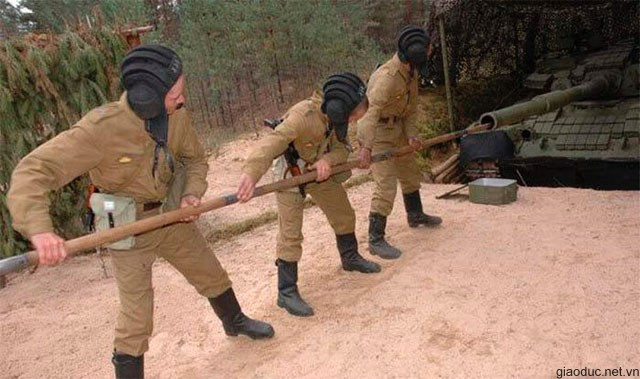 Nào ta cùng thông nòng pháo Nào ta cùng thông nòng pháo