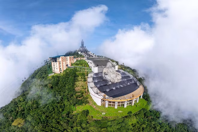 Vé cáp treo núi Bà Đen mua 1 tặng 1, du khách thoả thích chill trong mùa săn mây đẹp nhất năm