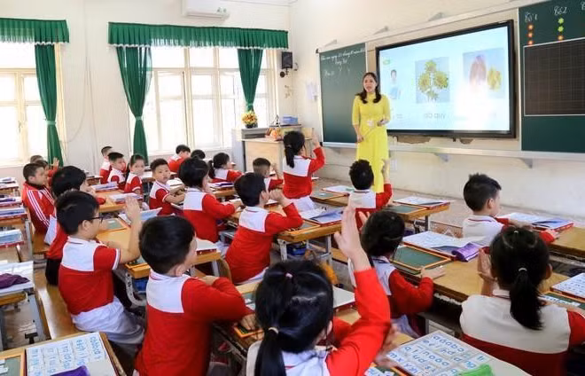 Nếu giáo viên làm việc 8 tiếng/ngày tại cơ sở giáo dục, trường học phải bảo đảm những gì?