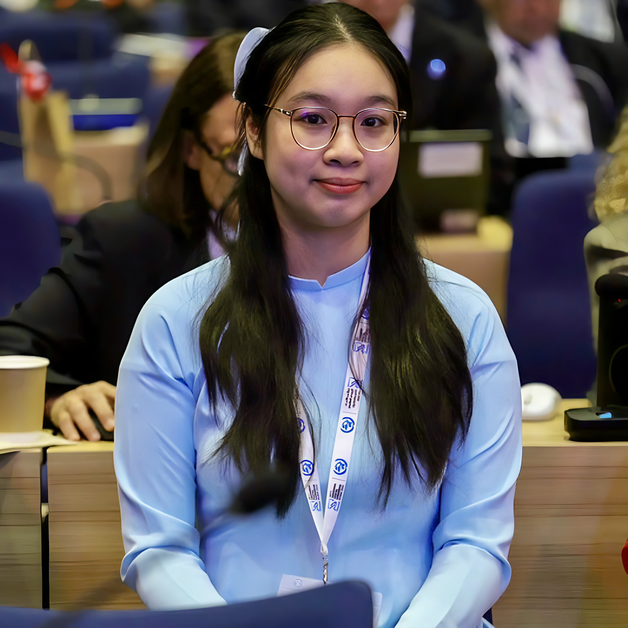 Minh Khuê tại Lễ bế mạc Đại hội Bưu chính thế giới lần thứ 28 ở Dubai, Các Tiểu vương quốc Ả Rập Thống nhất vào ngày 19/9 vừa qua. Ảnh: NVCC. img-4135.jpg
