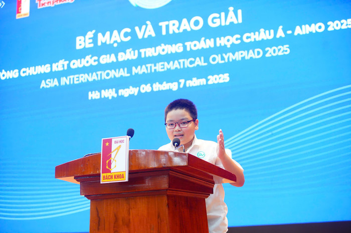 Em Tô Hải Lâm, học sinh lớp 6A1, Trường THCS Giảng Võ 2 (Hà Nội) đoạt Huy chương Vàng AIMO tại vòng chung kết năm 2025 8a5246a8cdc07b9e22d1.jpg