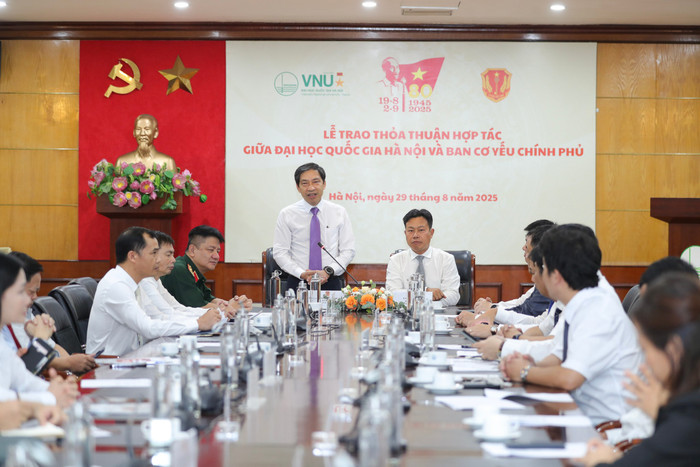 Trung tướng Vũ Ngọc Thiềm, Trưởng ban Cơ yếu Chính phủ khẳng định sự hợp tác với Đại học Quốc gia Hà Nội thời gian qua đã có nhiều tiến triển và sẽ tiếp tục được đẩy mạnh trong tương lai. vnu-ky-ket-voi-ban-co-yeu-chinh-phu-12.jpg
