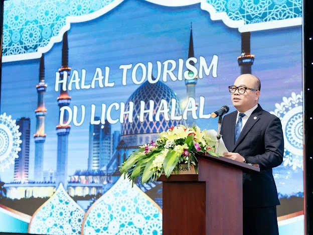 Phó Giáo sư, Tiến sĩ Vũ Văn Viện - Trưởng khoa Du lịch Trường Đại học Hạ Long. Ảnh: NVCC ad75c73e-24bc-44c3-8b4b-29519a5d80f9.jpg