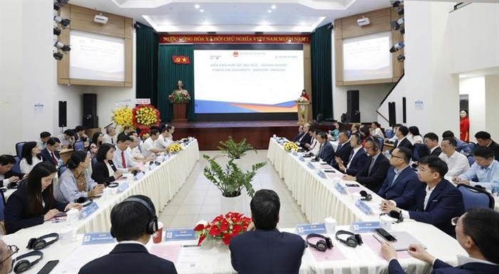 Quang cảnh Diễn đàn hợp tác đại học - doanh nghiệp 1.jpg
