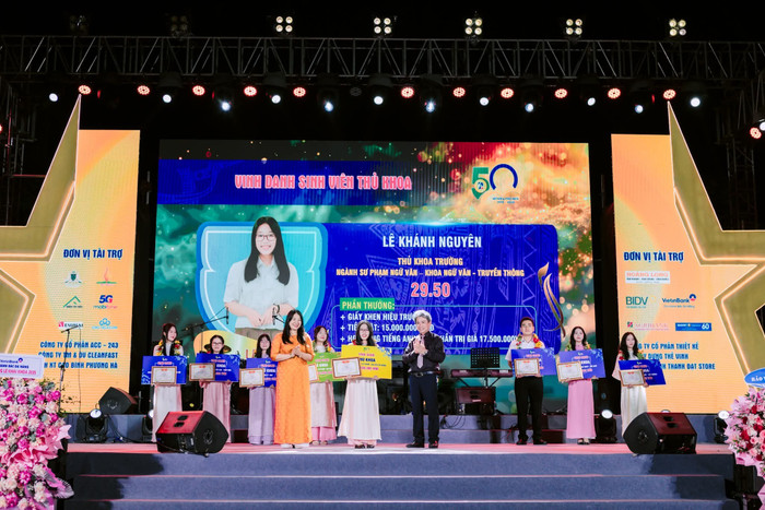 Tân sinh viên ngành Sư phạm Ngữ văn là thủ khoa tổ hợp C00, Kỳ thi tốt nghiệp trung học phổ thông năm 2025 của Thành phố Đà Nẵng. 2.jpg