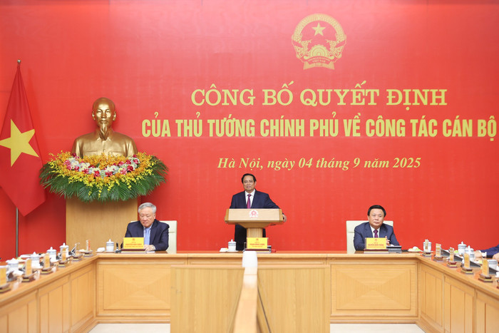 Thủ tướng Phạm Minh Chính chủ trì hội nghị công bố và trao các Quyết định của Thủ tướng Chính phủ tiếp nhận, điều động, bổ nhiệm lãnh đạo các bộ, cơ quan: Y tế, Tư pháp, Khoa học và Công nghệ, Giáo dục và Đào tạo, Thanh tra Chính phủ, Viện Hàn lâm Khoa học xã hội Việt Nam, Viện Hàn lâm Khoa học và Công nghệ Việt Nam, Đại học Quốc gia Hà Nội img0956-17569892508461132378828.jpg