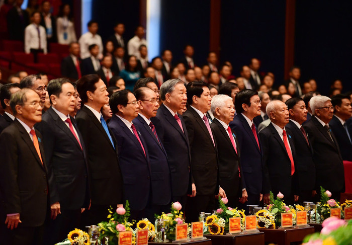 Tổng Bí thư Tô Lâm cùng các đồng chí lãnh đạo, nguyên lãnh đạo Đảng, Nhà nước dự Đại hội đại biểu Đảng bộ thành phố Hà Nội lần thứ XVIII. Ảnh: Trang thông tin điện tử Đảng bộ Thành phố Hà Nội 2.jpg