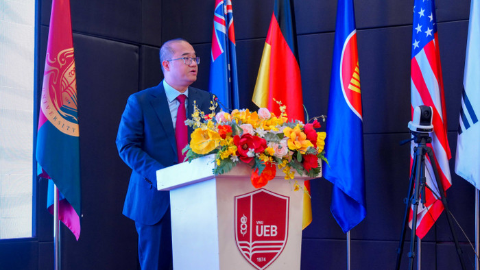 Phó Giáo sư, Tiến sĩ Nguyễn Trúc Lê – Chủ tịch Hội đồng Trường Đại học Kinh tế - Đại học Quốc gia Hà Nội bày tỏ niềm vinh dự khi diễn đàn trở thành nơi trao đổi học thuật và hoạch định giải pháp chính sách dsc08812.jpg