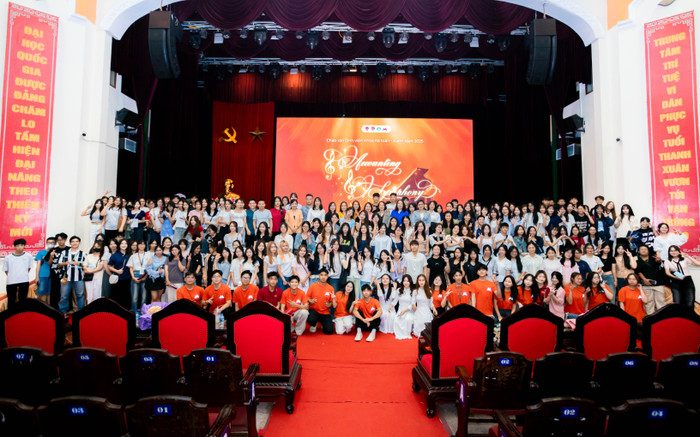 Chương trình Chào Tân sinh viên Khóa QH-2025-E (K70) với chủ đề: “Accounting Symphony – Hòa âm K70" của Khoa Kế toán – Kiểm toán, Trường Đại học Kinh tế – Đại học Quốc gia Hà Nội 9-1.jpg