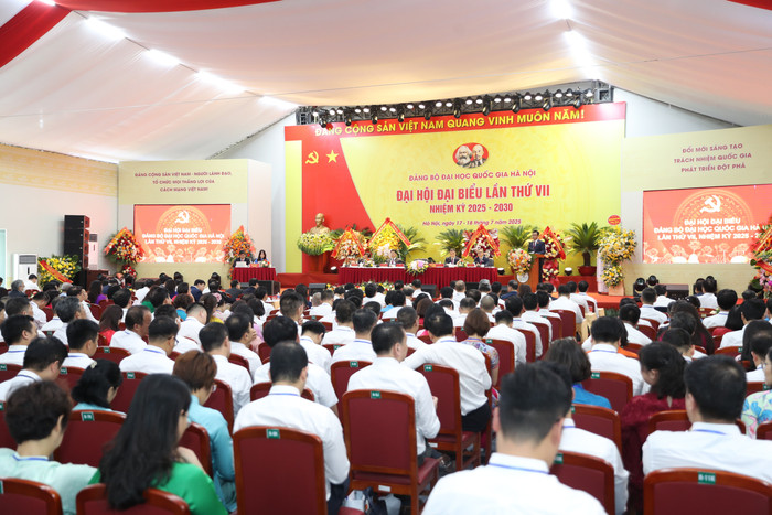 Trong hai ngày 17 và 18/7/2025 tại Khu Đô thị đại học Hòa Lạc, Đảng bộ ĐHQGHN tổ chức Đại hội đại biểu Đảng bộ lần thứ VII, nhiệm kỳ 2025-2030. vnu-dai-hoi-dang-bo-dhqghn-lan-thu-vii-8.jpg