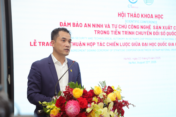 Phó Giám đốc Đại học Quốc gia Hà Nội Phạm Bảo Sơn phát biểu chào mừng buổi lễ vnu-pgd-pham-bao-son-phat-bieu-tai-hoi-thao-1.png