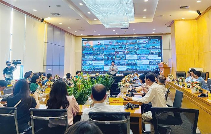 Đại biểu dự hội nghị trực tiếp và trực tuyến 3.jpg