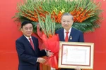 Trao Huy hiệu 45 năm tuổi Đảng tặng Tổng Bí thư Tô Lâm