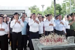 Tổng Bí thư Tô Lâm dâng hương tưởng niệm các anh hùng liệt sĩ tại Điện Biên