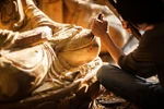 Một chi tiết để làm nên sản phẩm của làng nghề Sơn Đồng, chi tiết này vẫn phải có sự gia công bằng tay của người thợ để tạo nên sự hoàn thiện tối đa