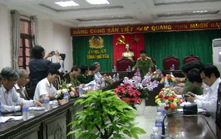 Cuộc họp báo công bố một số kết quả bước đầu phá vụ án “Lợi dụng các quyền tự do dân chủ xâm phạm lợi ích của Nhà nước; quyền, lợi ích hợp pháp của tổ chức, công dân” xảy ra tại Khu du lịch sinh thái Đá Bia. - Ảnh: NLĐ Cuộc họp báo công bố một số kết quả bước đầu phá vụ án “Lợi dụng các quyền tự do dân chủ xâm phạm lợi ích của Nhà nước; quyền, lợi ích hợp pháp của tổ chức, công dân” xảy ra tại Khu du lịch sinh thái Đá Bia. - Ảnh: NLĐ