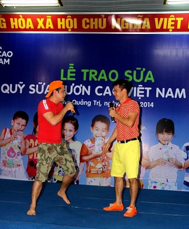 Tại chương trình, các em học sinh đã có cơ hội được gặp mặt, trò chuyện và cùng chơi những trò chơi vui nhộn cùng với các Đại sứ của chương trình là Nghệ sỹ hài Xuân Bắc và Nghệ sỹ hài Tự Long. Tại chương trình, các em học sinh đã có cơ hội được gặp mặt, trò chuyện và cùng chơi những trò chơi vui nhộn cùng với các Đại sứ của chương trình là Nghệ sỹ hài Xuân Bắc và Nghệ sỹ hài Tự Long.